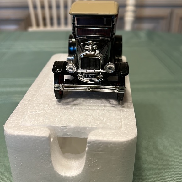 National Motor Museum Mint Golden Age of Ford 1927 Model T Touring Car- NEW - Picture 6 of 7